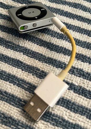 iPod Shuffle 4ª Gen Plata + Cable