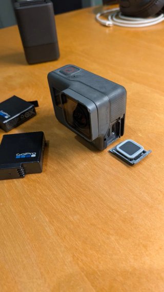 GoPro Hero 5 Black + Cargador + 2 Baterías
