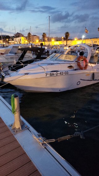 Barco Lancha cabinada para navegar sin PER