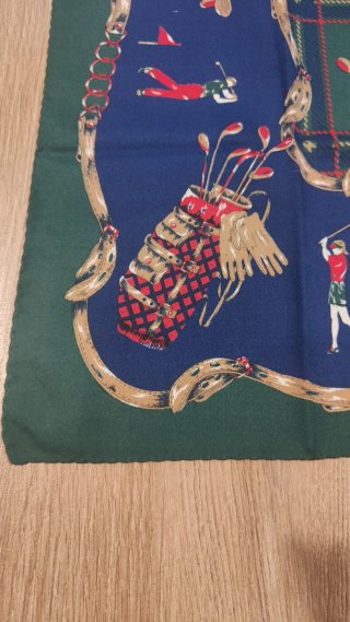Pañuelo de seda con estampado de golf