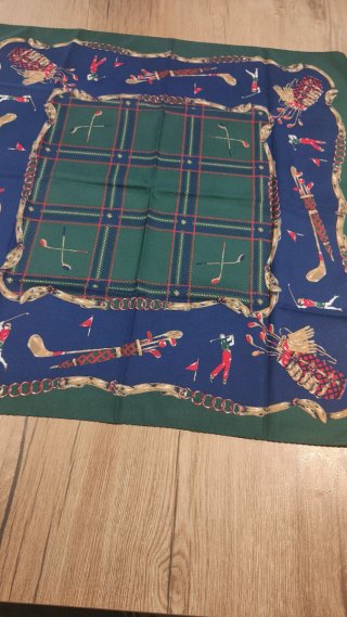 Pañuelo de seda con estampado de golf