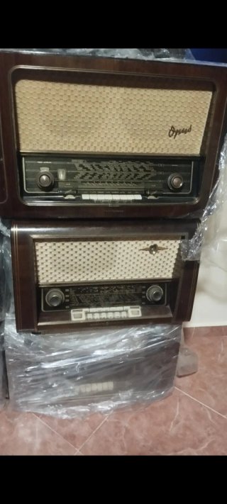 Radio Antigua Ondas Marrón y Beige