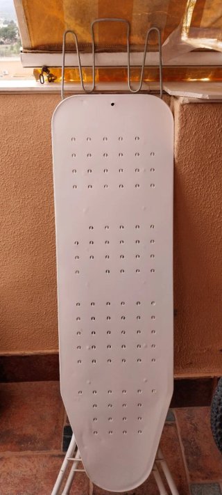 Tabla de planchar blanca