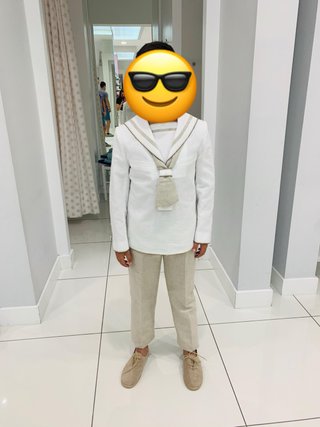 Traje de comunión blanco y beige
