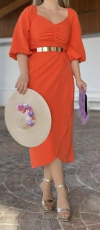 Vestido naranja fiesta elegante.