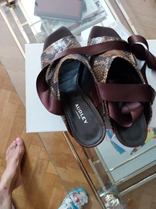 Zuecos piel efecto serpiente