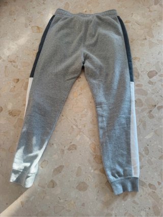 Pantalón chándal Nike gris y blanco