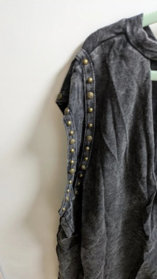 Camiseta sin mangas con tachuelas