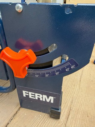 Sierra de mesa Ferm