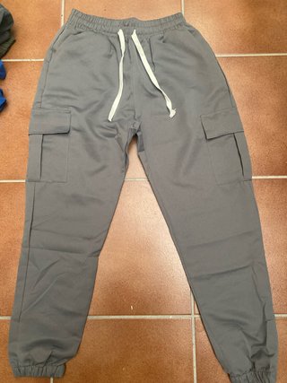 Pantalones cargo grises