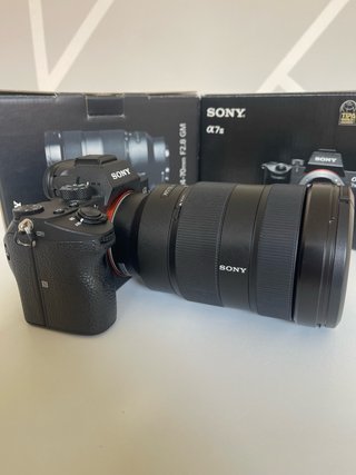 Sony Alpha 7III + Objetivo Sony Fe 24-70 2.8 + Bat