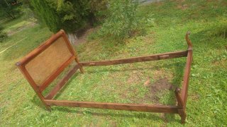 Cabecero de madera y ratán