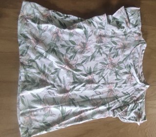 Camiseta de niña de flores  de manga corta
