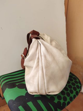 Borsa vera pelle beige con dettagli marrone