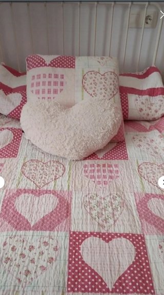 Cama infantil Ikea rosa y blanca