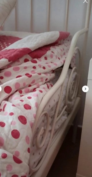 Cama infantil Ikea rosa y blanca