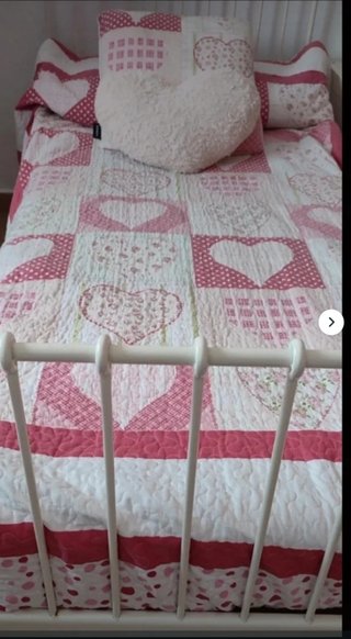 Cama infantil Ikea rosa y blanca