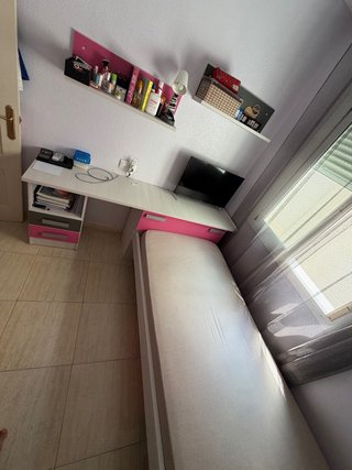 Armario juvenil gris y rosa