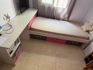 Armario juvenil gris y rosa
