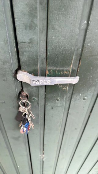 Puerta de garaje abatible