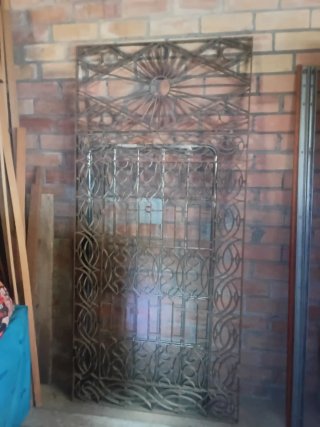 Reja antigua de hierro forjado