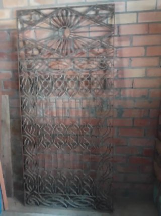 Reja antigua de hierro forjado