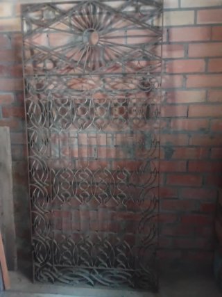 Reja antigua de hierro forjado