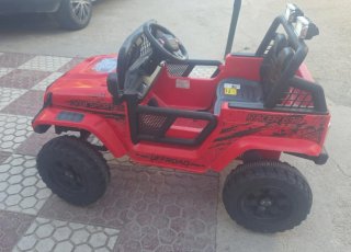 Coche de batería infantil rojo