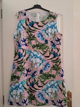 Vestido floral rosa y azul