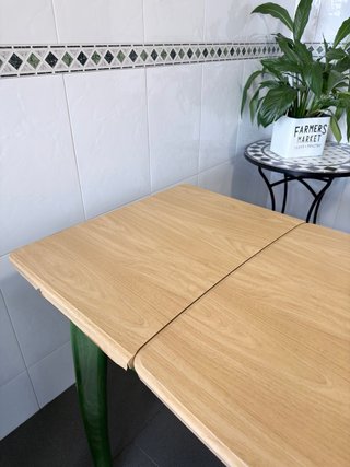 Mesa de cocina extensible y 2 sillas