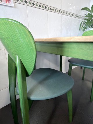 Mesa de cocina extensible y 2 sillas