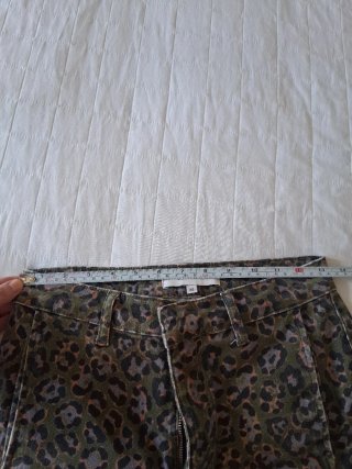 Pantalón Scalpers estampado animal print