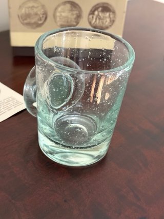 Vaso vidrio antiguo con medalla minera en su caja