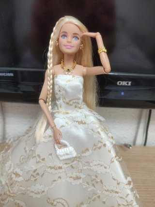 Barbie Articulada Vestido Blanco