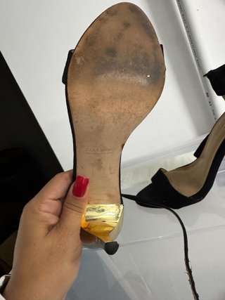 Sandalias Zara Basic Tacón Dorado Negro