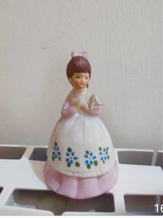 Campanilla de cerámica figura niña