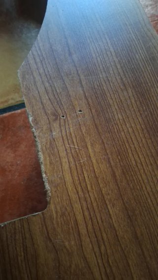 Mesa de madera con cristal