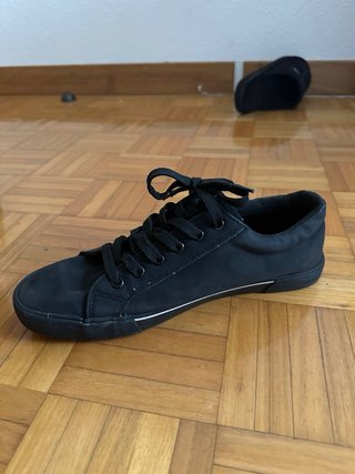Zapatillas negras básicas talla 42