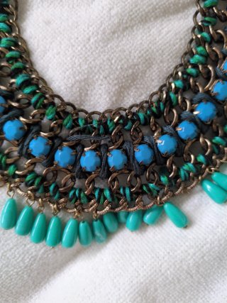Collar turquesa y verde con cadena