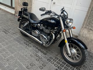 Triumph America 900 Cruiser Negra 2013 Muy cuidada