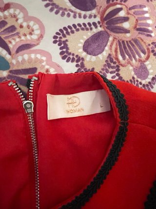 Vestido rojo con bordado joya
