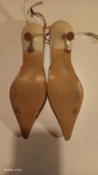 Sapatos de salto abertos bege