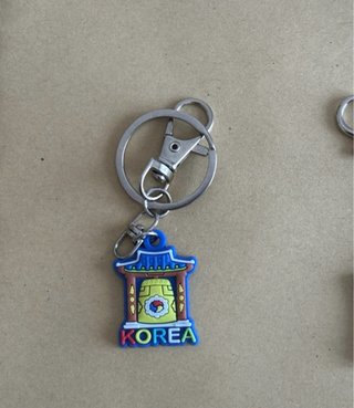 Calamite e portachiavi souvenir Corea