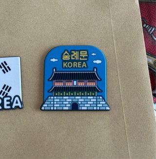 Calamite e portachiavi souvenir Corea