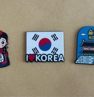 Calamite e portachiavi souvenir Corea