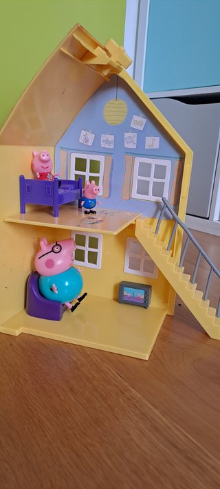Casa Peppa Pig Gialla con Finestre
