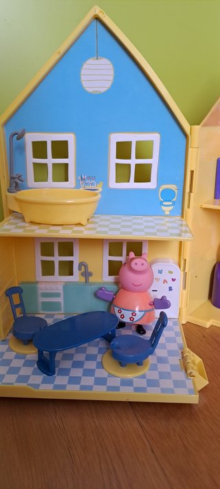 Casa Peppa Pig Gialla con Finestre