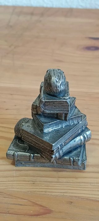 Scultura topi e libri