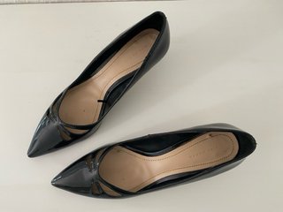 Zapatos Zara, charol negro.