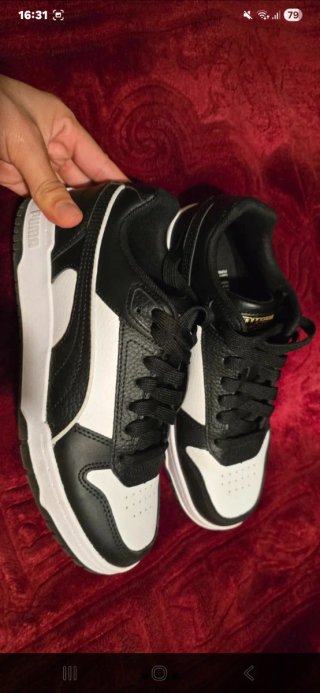 Zapatillas Puma Negras y Blancas